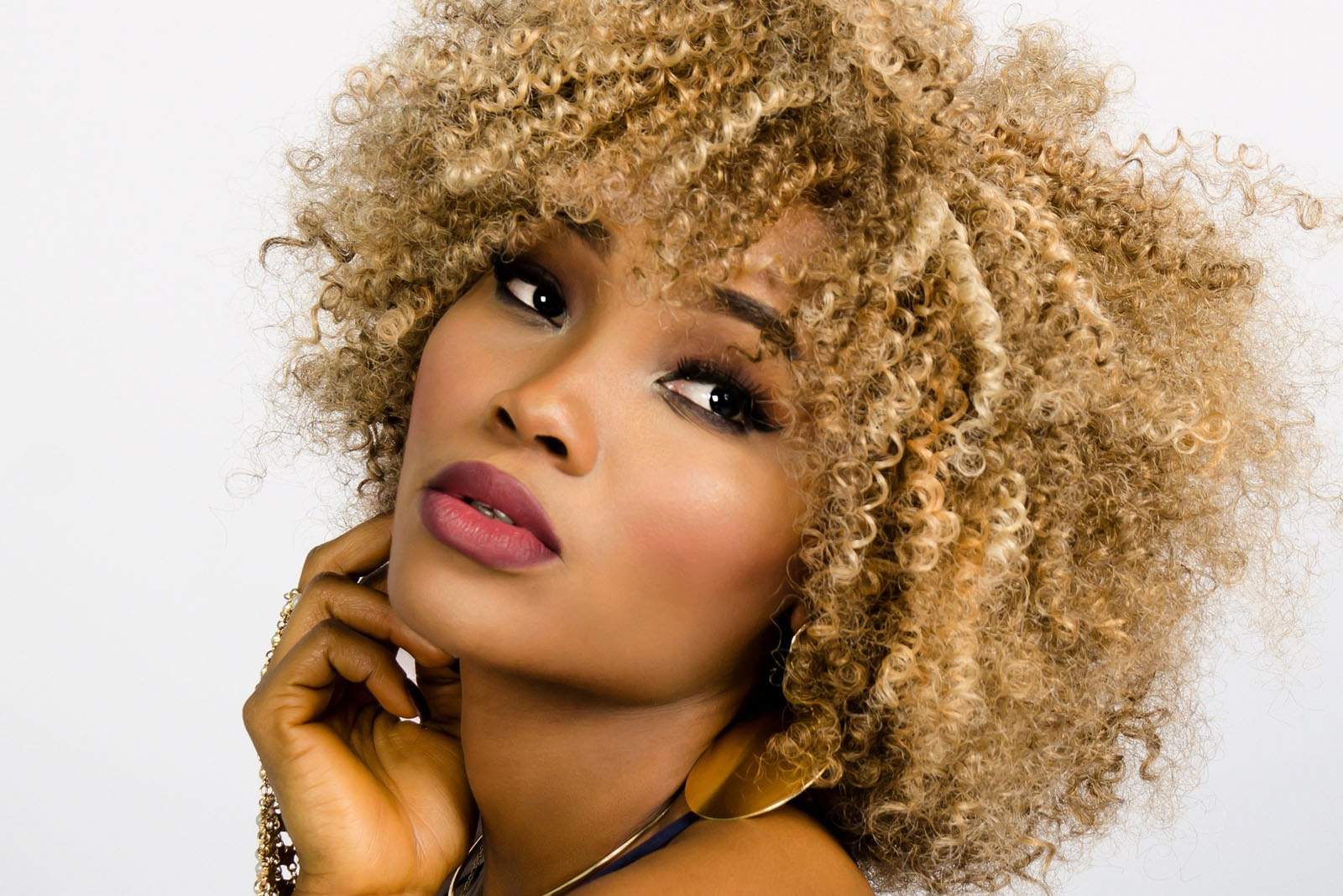 woman-face-curly-hair-157920